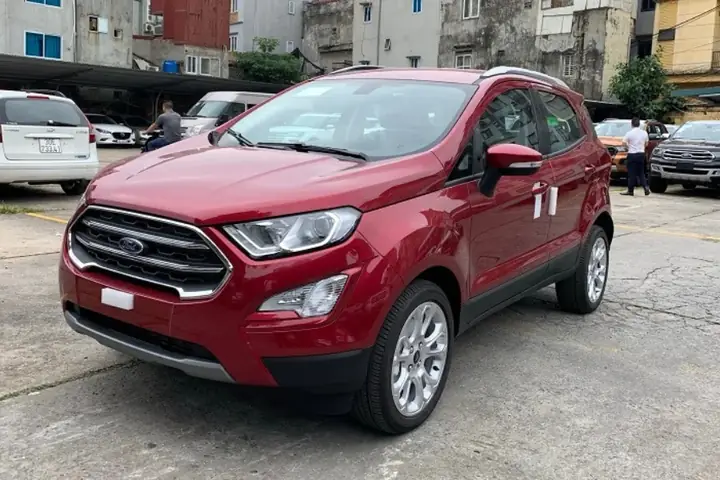 Neên Mua Toyota Innova Hay Ford Ecosport