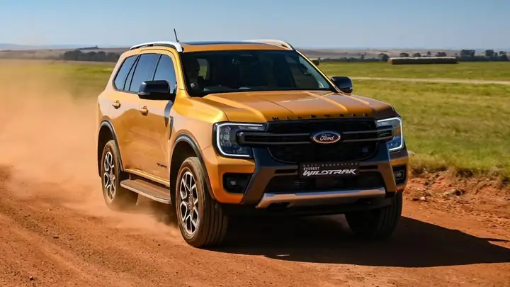 Nên Chọn Ford Everest Hay Toyota Fortuner