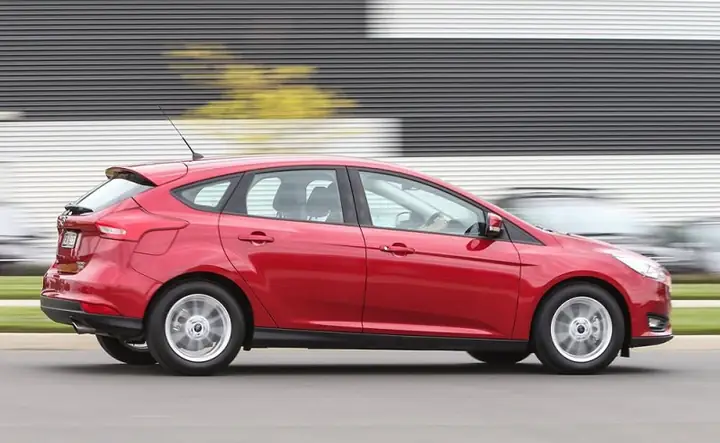 Nên Mua Xe Ford Focus Hay Toyota Vios