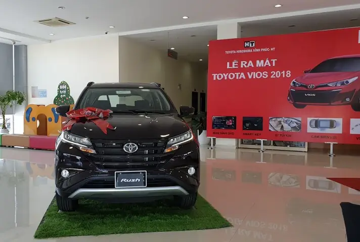 Nen Mua Xe Toyota Rush Khong
