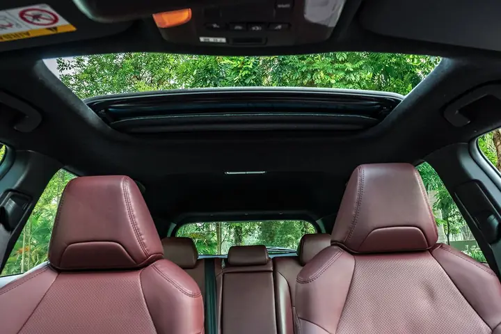 Những Xe Toyota Có Cửa Sổ Trời Những Xe Toyota Có Cửa Sổ Trời