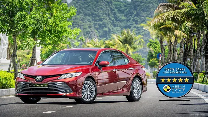 Nô I Thâ T Toyota Camry 2018
