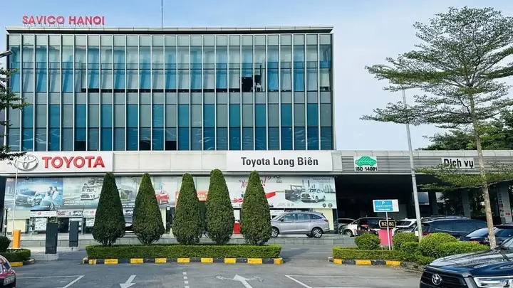 Rơi Xe Showroom Toyota Long Biên Rơi Xe Showroom Toyota Long Biên