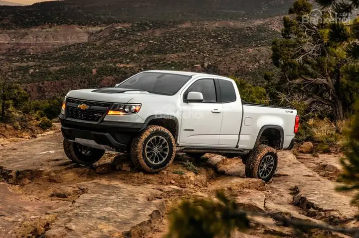 So Sánh Colorado 2018 Và Toyota Hilux 2018