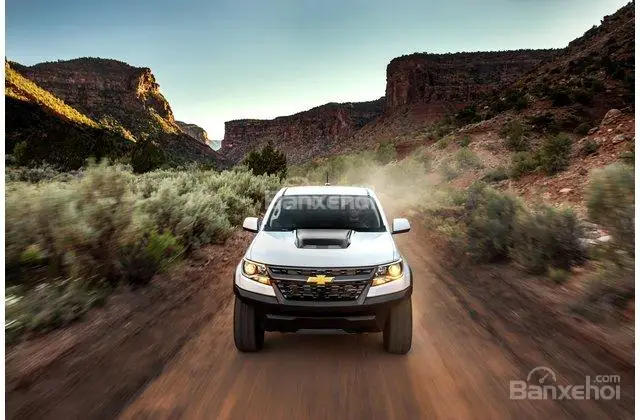 So Sánh Colorado 2018 Và Toyota Hilux 2018