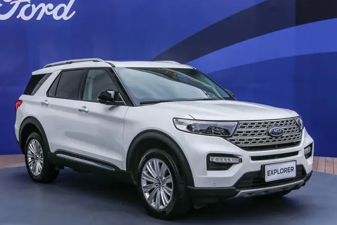 So Sánh Ford Explorer Và Toyota Prado Zing