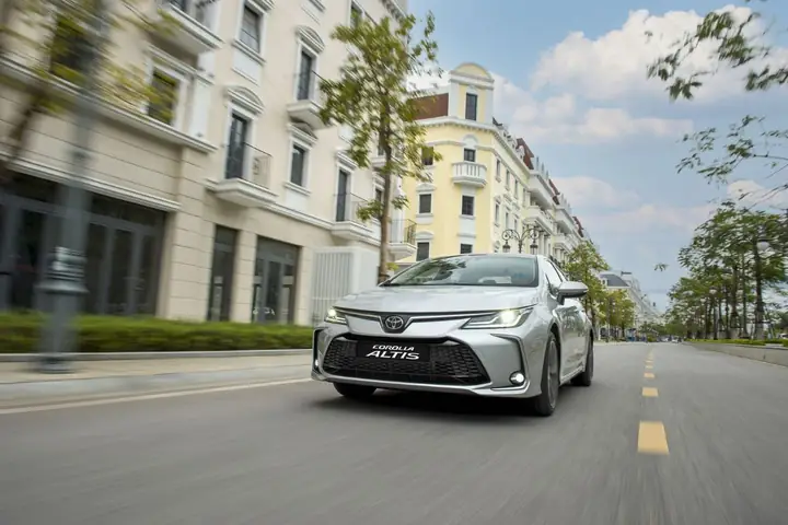 So Sánh Giữa Honda Civc Và Hàng Xe Toyota