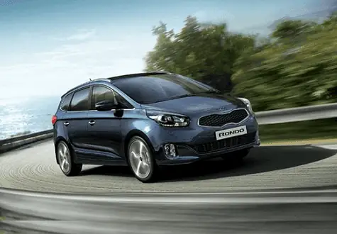 So Sanh Kia Rondo Va Toyota Innova
