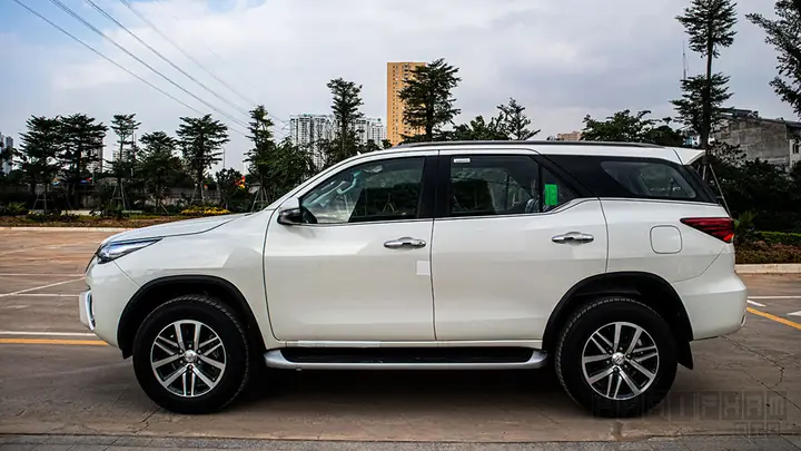 So Sanh Mau Ma Toyota Fortuner Va Nissan Terra