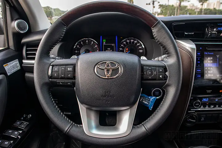 So Sanh Mau Ma Toyota Fortuner Va Nissan Terra So Sanh Mau Ma Toyota Fortuner Va Nissan Terra