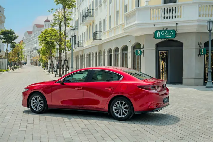 So Sánh Mazda 3 Và Toyota Camry