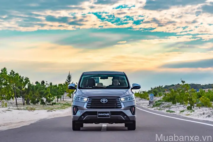So Sánh Mitsubishi Outlander Và Toyota Innova