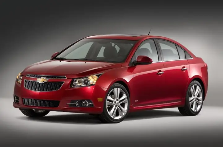 Só Sanh Toyota Vios Và Chevrolet Cruze