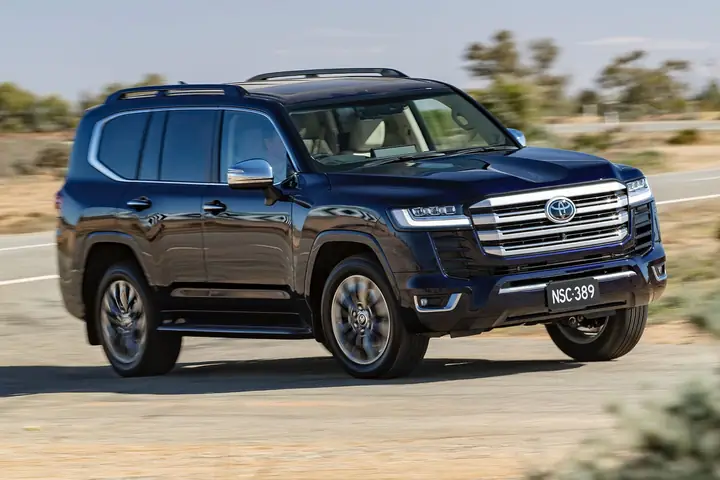 So Sánh Xe 7 Chỗ Toyota Land Cruiser
