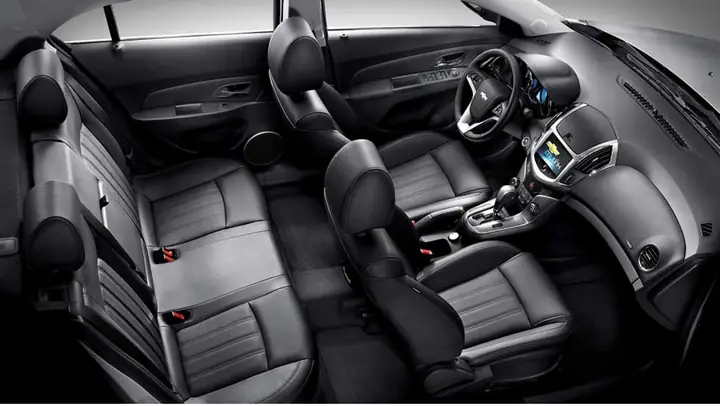 So Sanh Xe Chevrolet Cruze Va Toyota Vios