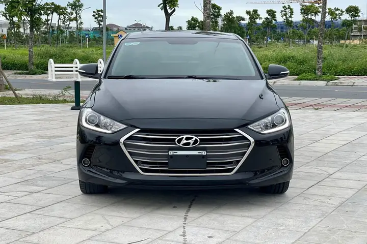 So Sánh Xe Huynhdai Elantra Và Toyota Corolla Altis