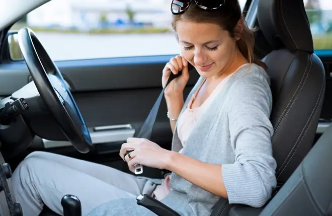 Thaắt Dây An Toàn Khi Đi Xe Ô Tô Toyota Thaắt Dây An Toàn Khi Đi Xe Ô Tô Toyota