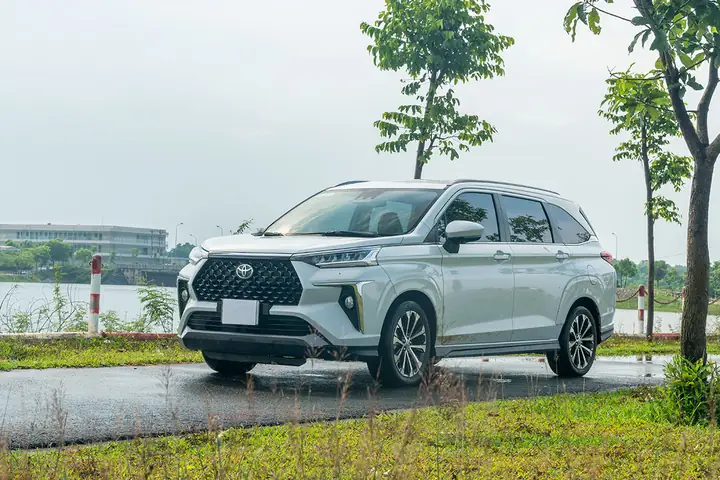 Than Xe Toyota Rush Vo Mong