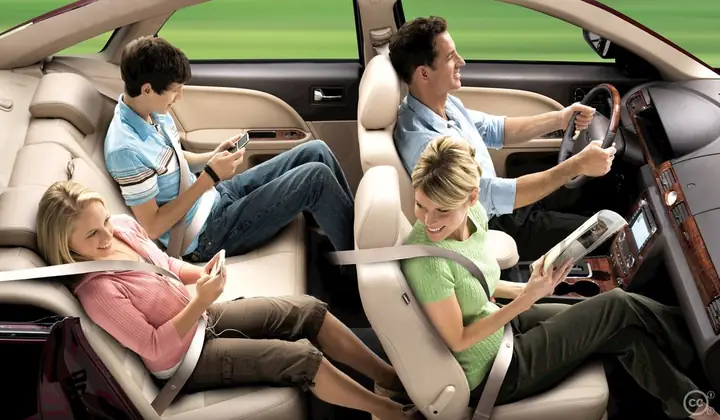 Thắt Dây An Toàn Khi Đi Xe Ô Tô Toyota