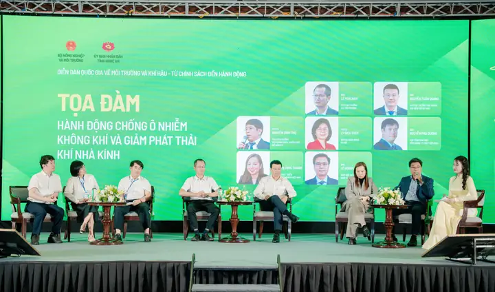 Thay Cốt Kính Hậu Toyota Cần Thơ
