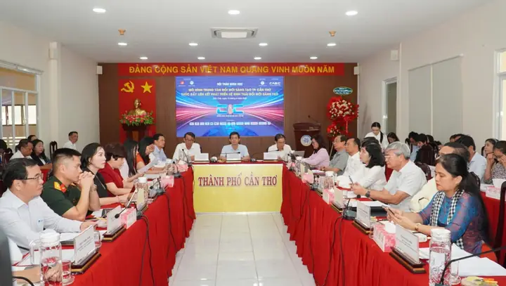 Thay Cốt Kính Hậu Toyota Cần Thơ