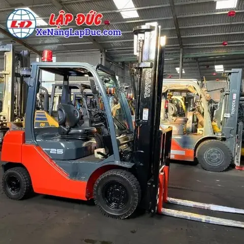 Thay Lốp Xe Toyota Forklift 7fbr18