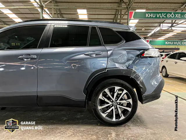 Thay Vỏ Xe Ô Tô Toyota Bị Móp