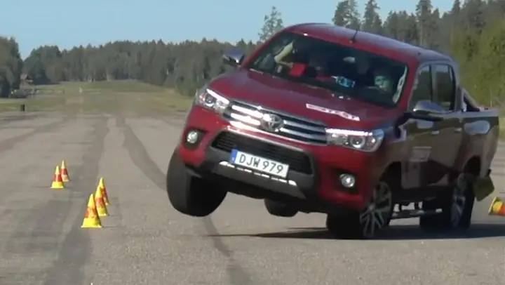 The New Toyota Hilux 2016 Fails Moose Test The New Toyota Hilux 2016 Fails Moose Test