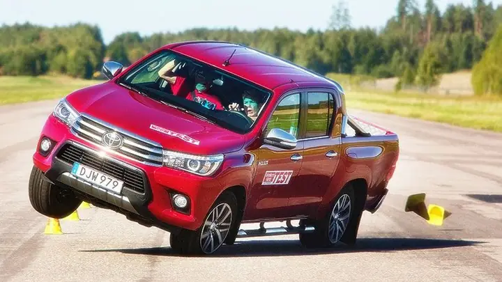 The New Toyota Hilux 2016 Fails Moose Test
