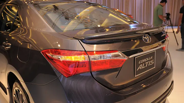 Thông Số Kỹ Thuật Xe Toyota Altis 2017