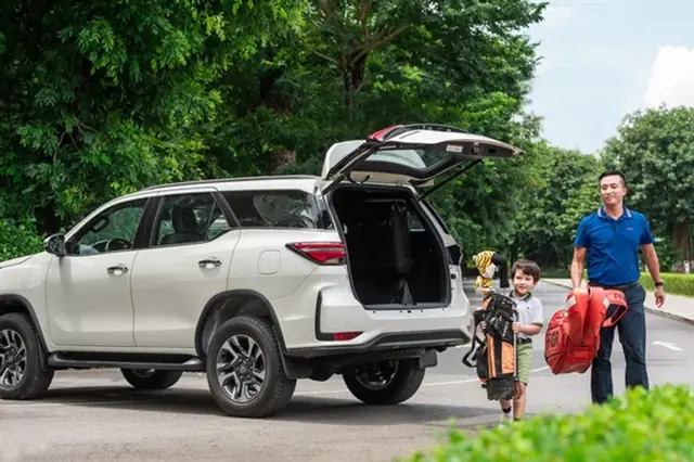 Toyota 7 Seater Cars 8n Vietnam