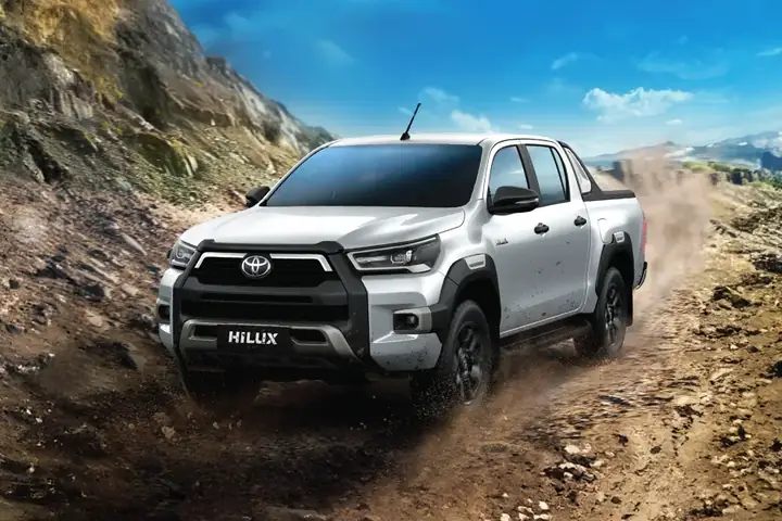 Toyota 7 Seater Cars 8n Vietnam