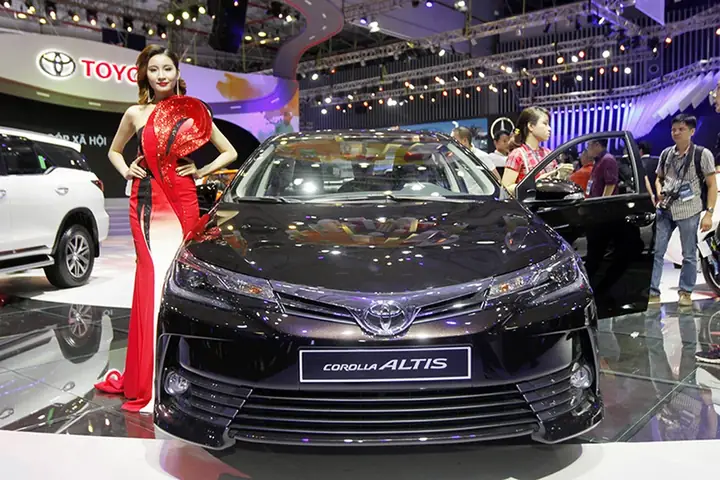 Toyota Alpha Trien Lam O To 2017