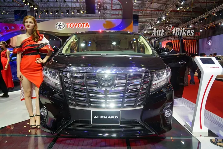 Toyota Alphard 2018 Gia Bao Nhieu