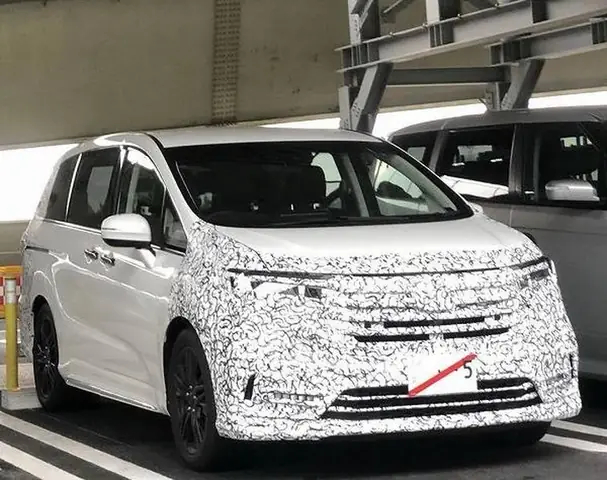 Toyota Alphard Cạnh Tranh Vouws Sendora