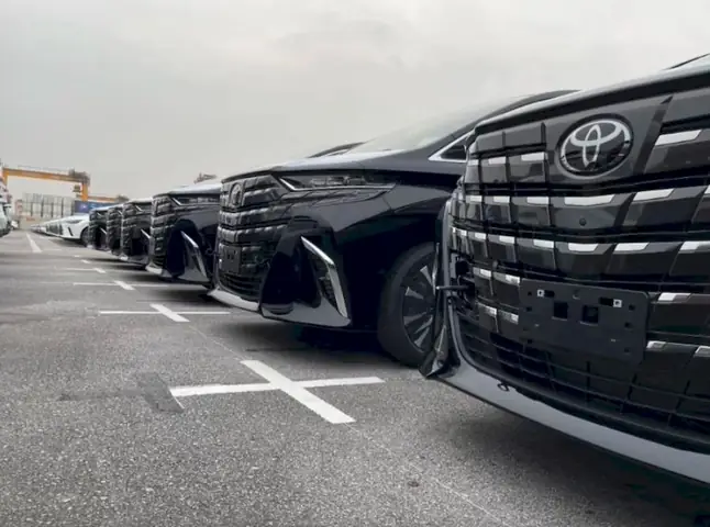 Toyota Alphard Trên Đường Việt Nam Toyota Alphard Trên Đường Việt Nam