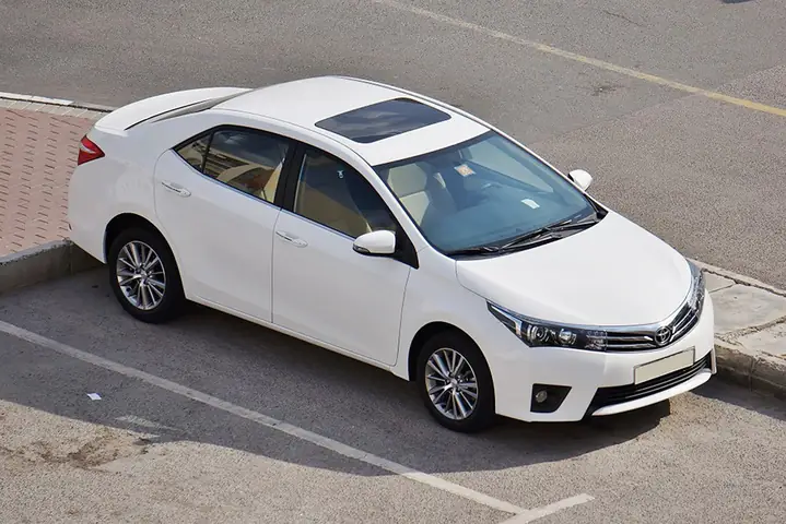 Toyota Altis Có Cửa Sổ Trời Không