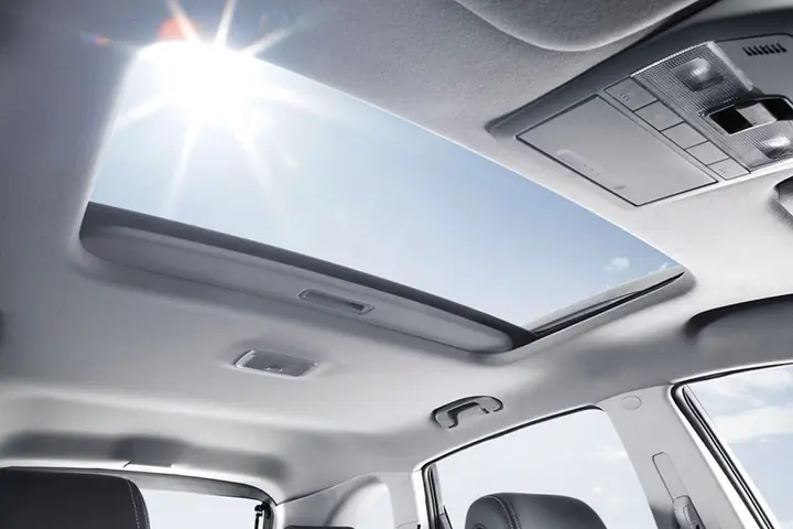Toyota Altis Có Cửa Sổ Trời Không
