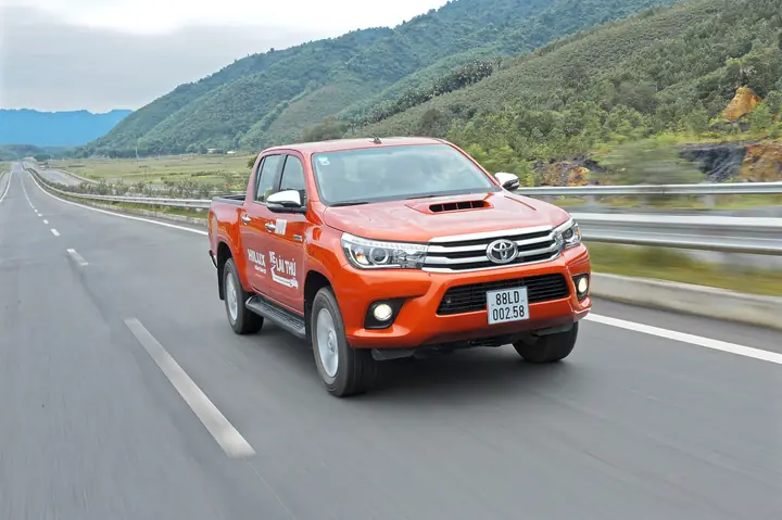 Toyota Altis Khuyen Mai Thang 11 Nam 2016