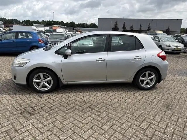 Toyota Auris Touring Hybride Descriptif Pdf En Français Toyota Auris Touring Hybride Descriptif Pdf En Français