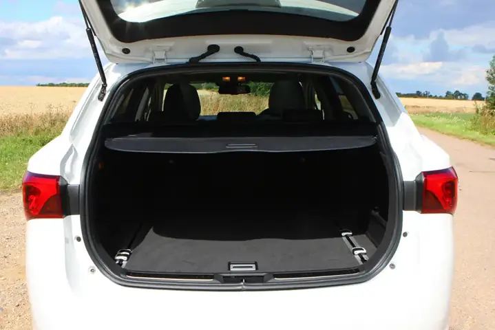 Toyota Avensis Touring Sports Boot Space