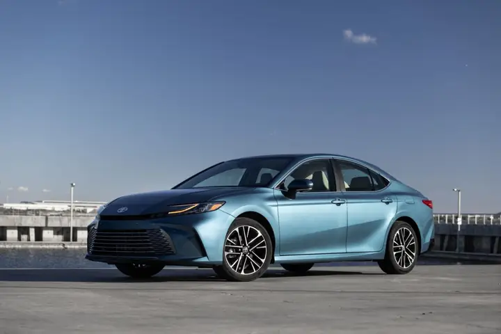 Toyota Camry 2.0 E 價格