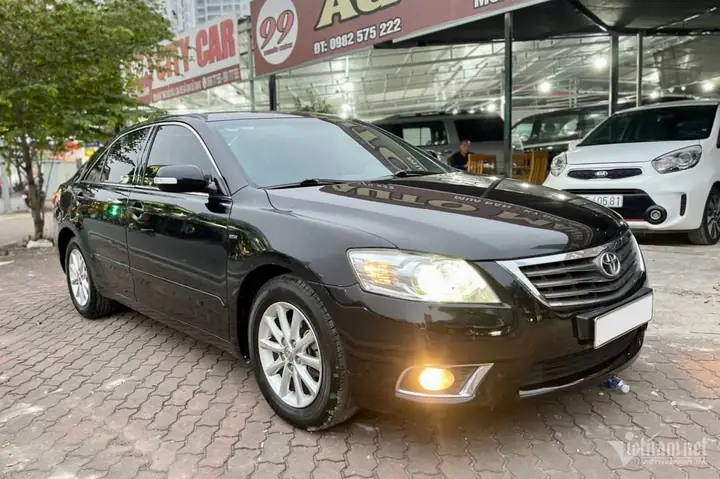 Toyota Camry 2.4 Sản Xuất 2011 Gia Bao Nhieu
