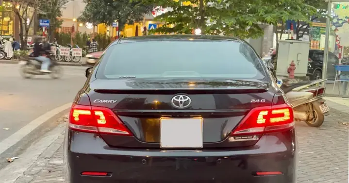 Toyota Camry 2.4 Sản Xuất 2011 Gia Bao Nhieu