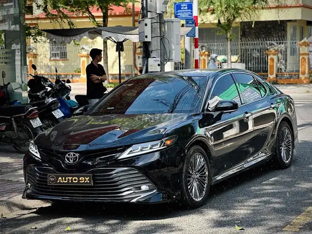 Toyota Camry 2.5q 2018 Noi Thanh 100k Bao Nhieu Lit