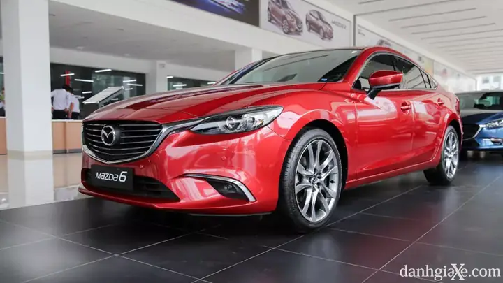 Toyota Camry 2018 Và Mazda 6