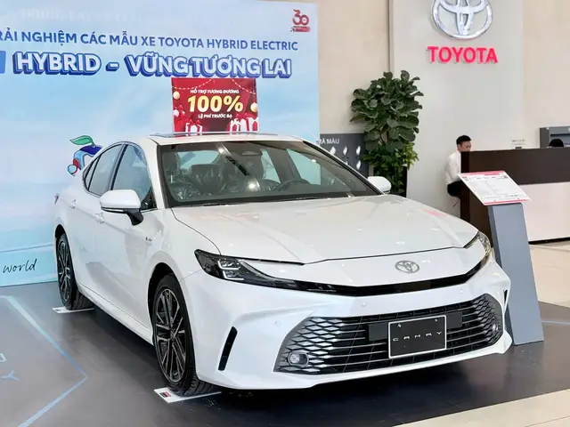 Toyota Camry Bac Ninh Va Cham