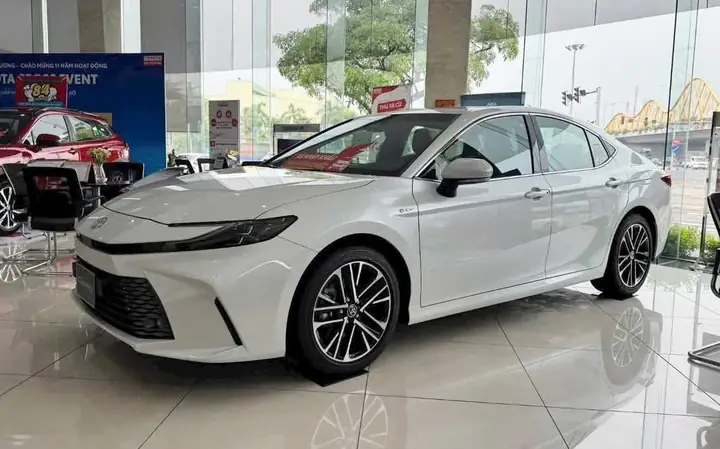 Toyota Camry V6 Giá Tại Việt Nam