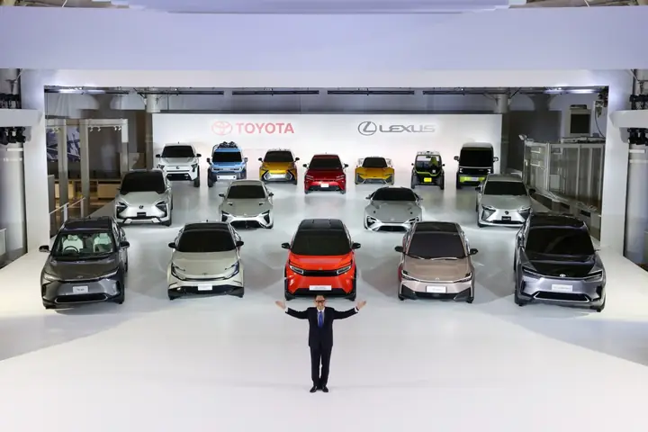 Toyota Car Showroom In Cau Dien