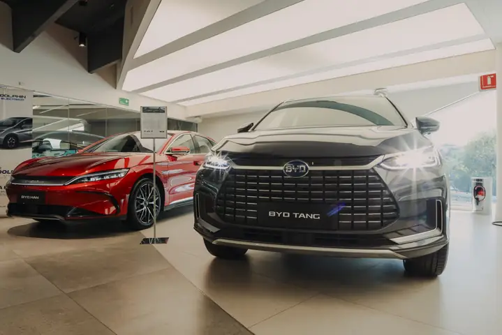 Toyota Car Showroom In Cau Dien